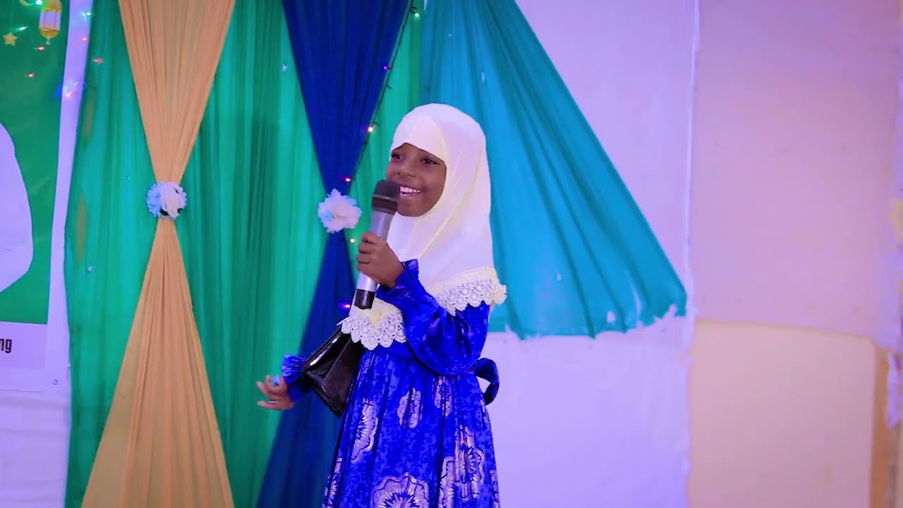 Mtoto Nairat Aikaribisha Ramadhan Kwa Nasheed Nzuri Maa shaa Allah.