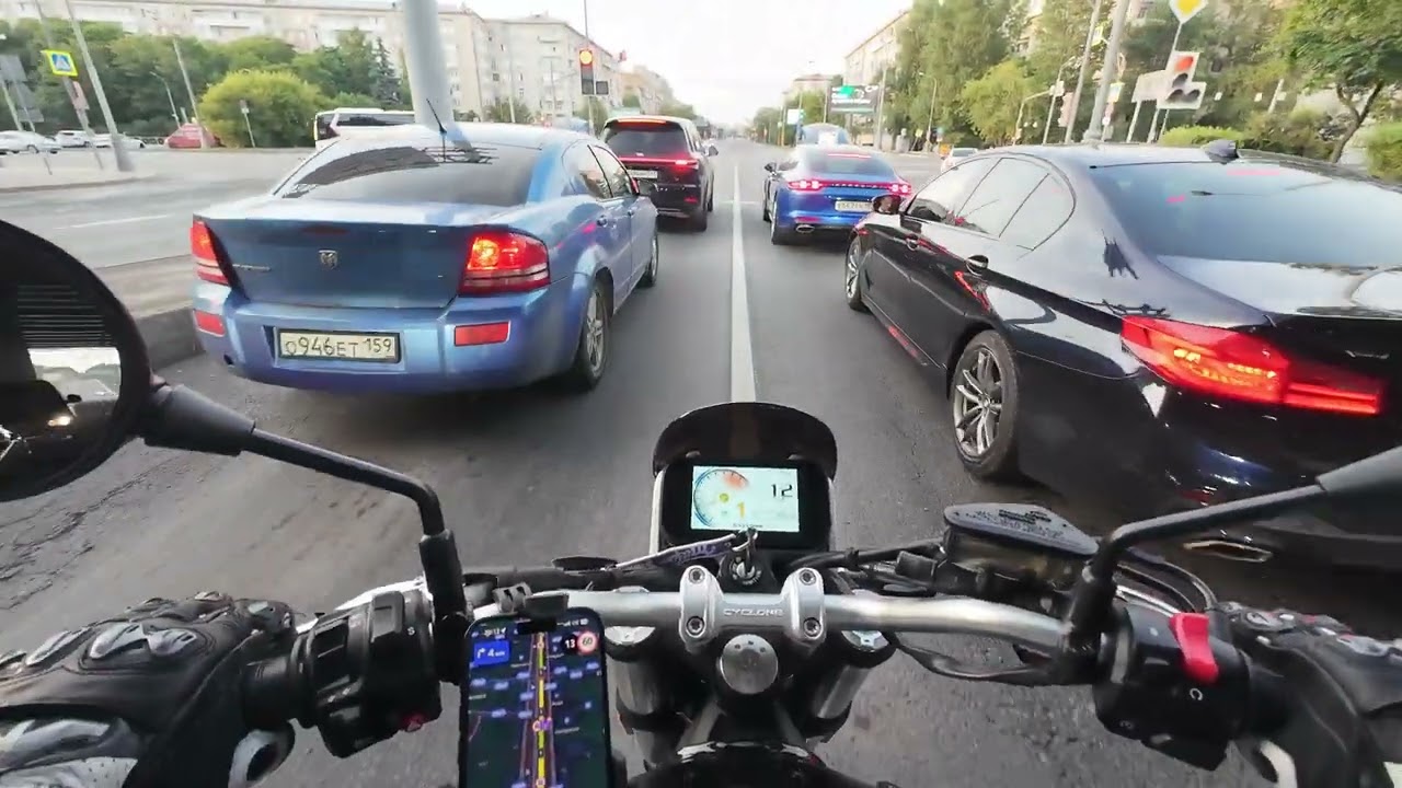 Cyclone RE5 Spirited drive through Hamovniki, Moscow