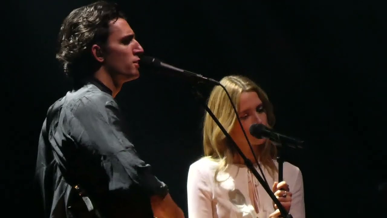 Tamino - Sunflower, live w/ Angèle @ Paris, Zénith 2023