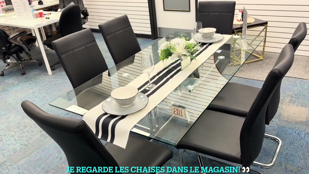 Il y a des très belles chaises dans ce magasin.