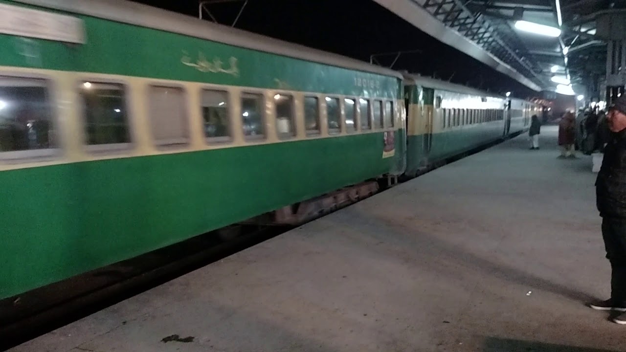 Arrival of 37 Up Fareed Express at Rohri Junction Railway Station