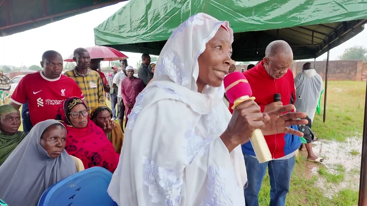 TAHARUKI: WANAWAKE NUSU KUZICHAPA KISA SHAMBA | MKUU WA WILAYA AINGILIA KATI