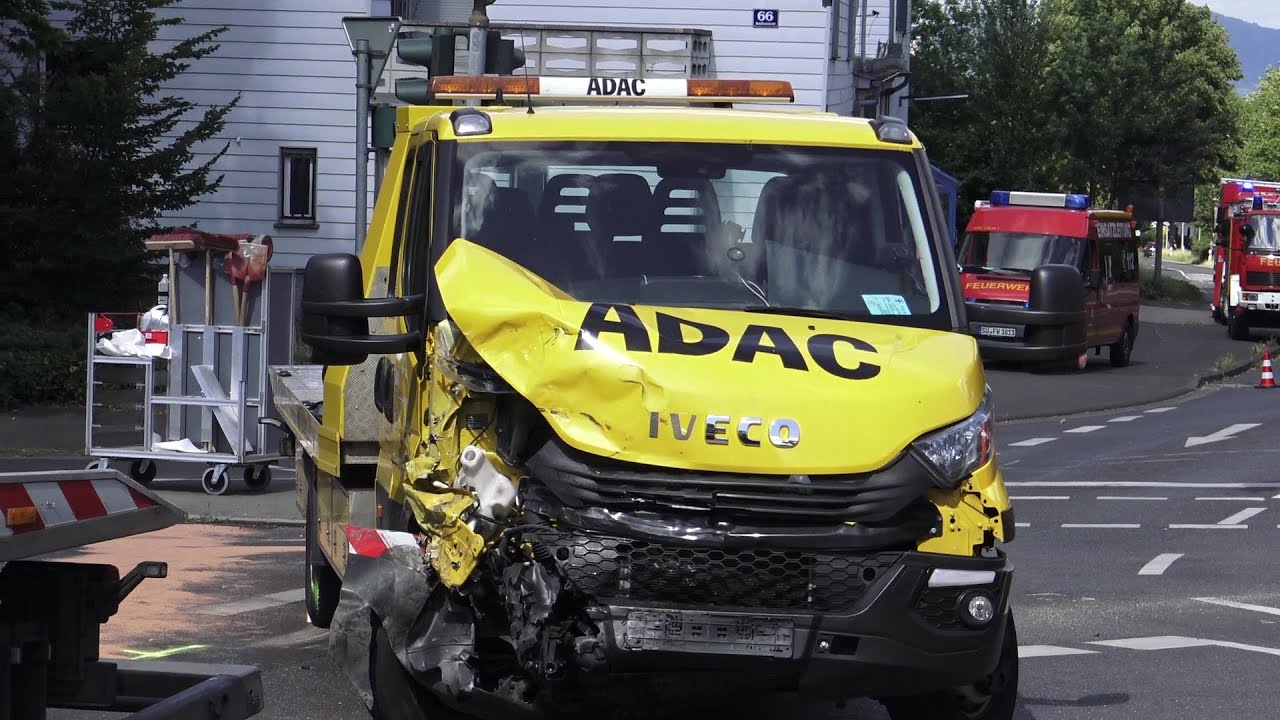 Abschleppwagen kollidiert mit PKW - 2 Verletzte in Wachtberg-Berkum am 27.06.20 + O-Ton