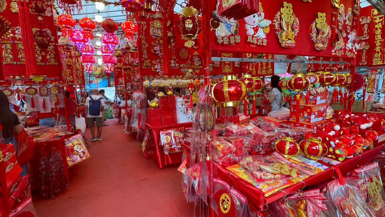 Tết ở Singapore bán nhiều đồ trang trí rực rỡ || Cherry vo Singapore 