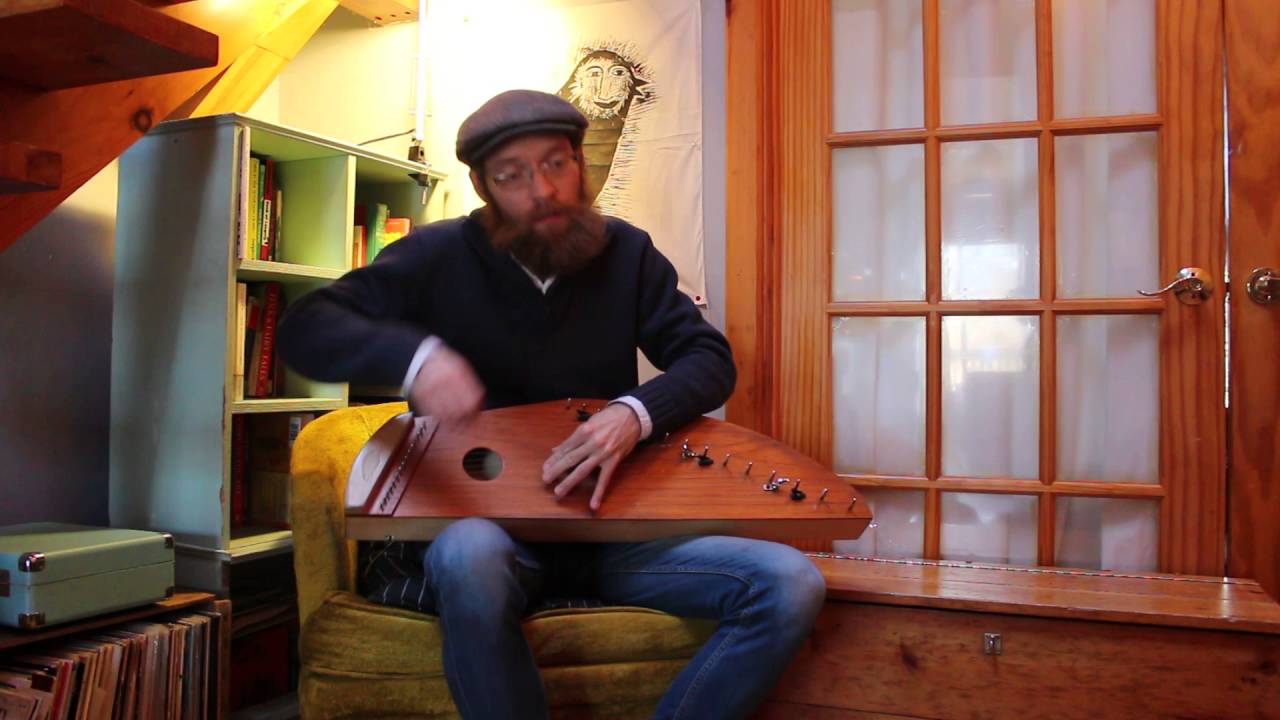 Metsäkukkia played on kantele