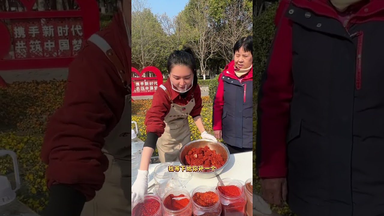 阿姨挑战8勺辣椒手工豆腐乳 这个霉豆腐是家家户户必备的开胃小菜，真的是太好吃啦！#霉豆腐 #味道好极了你们想吃吗 #豆腐乳 #地方特产