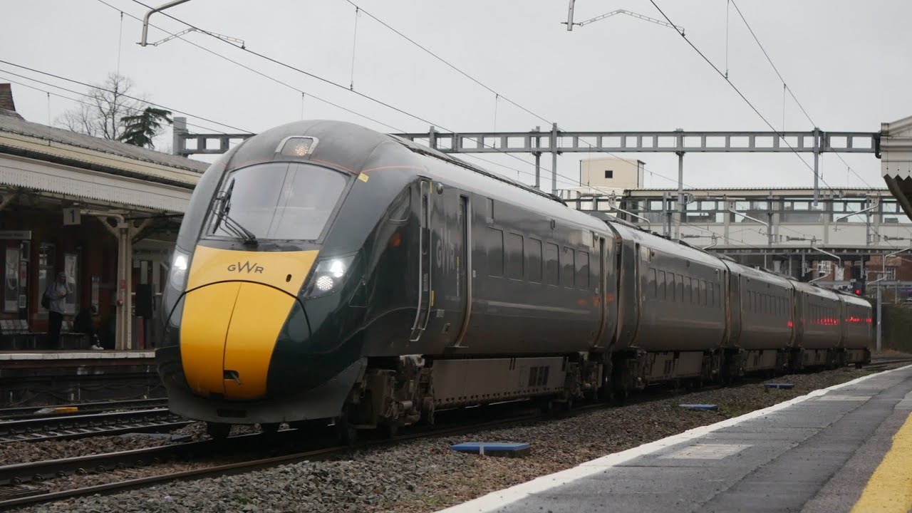 Trains at Newbury - 22 December 2022