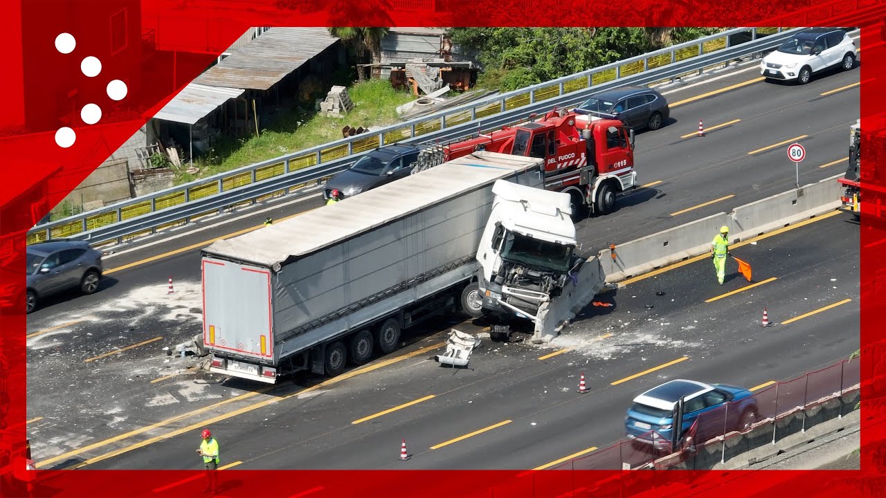 Incidente sulla A8: tir sfonda i guard-rail e salta la carreggiata: le immagini dal drone