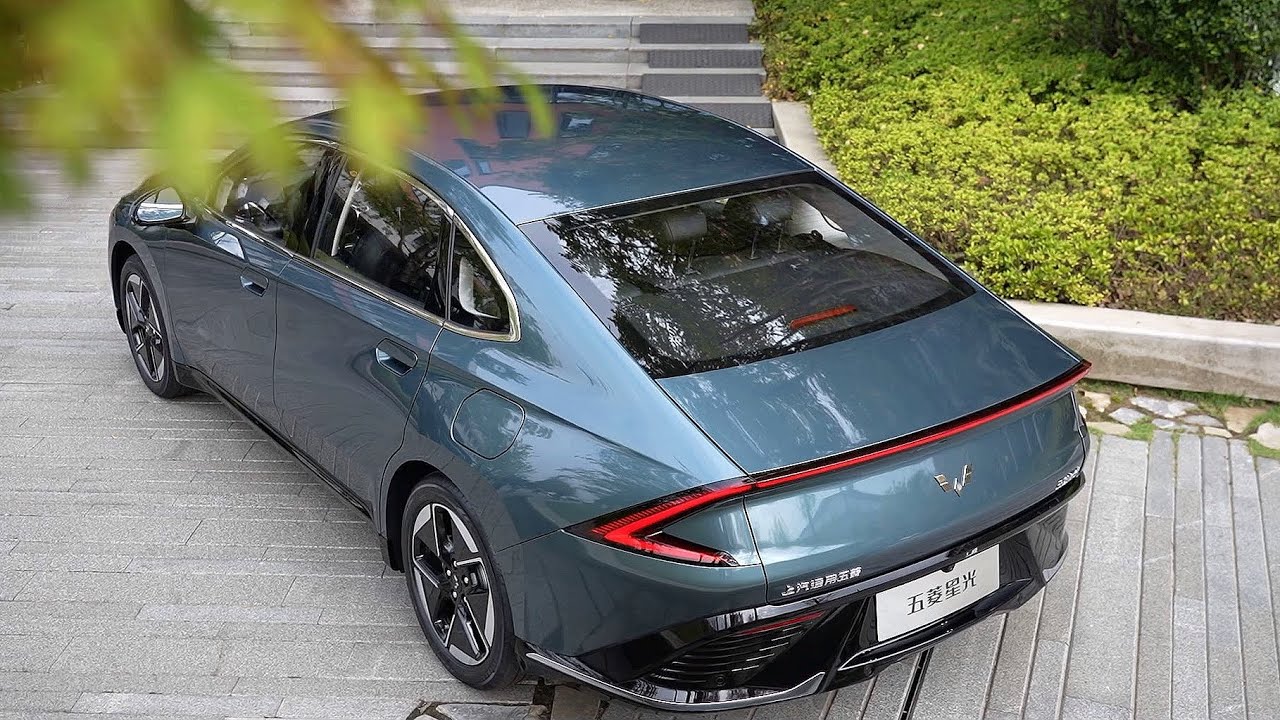 Гибридный седан бизнес-класса по цене $12000: Расход всего 4 литра! | Wuling Starlight