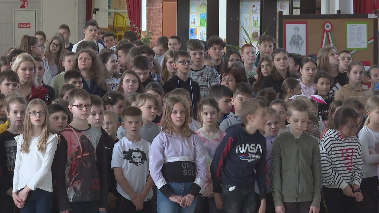 Petőfi 200: Petőfi előtt tisztelgett az Arany