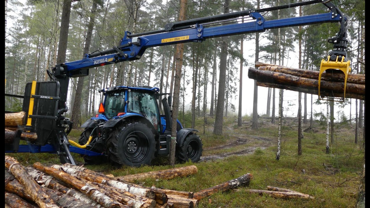 Skogsanpassade Valtratraktorer med Mohedas och Keslas vagnar