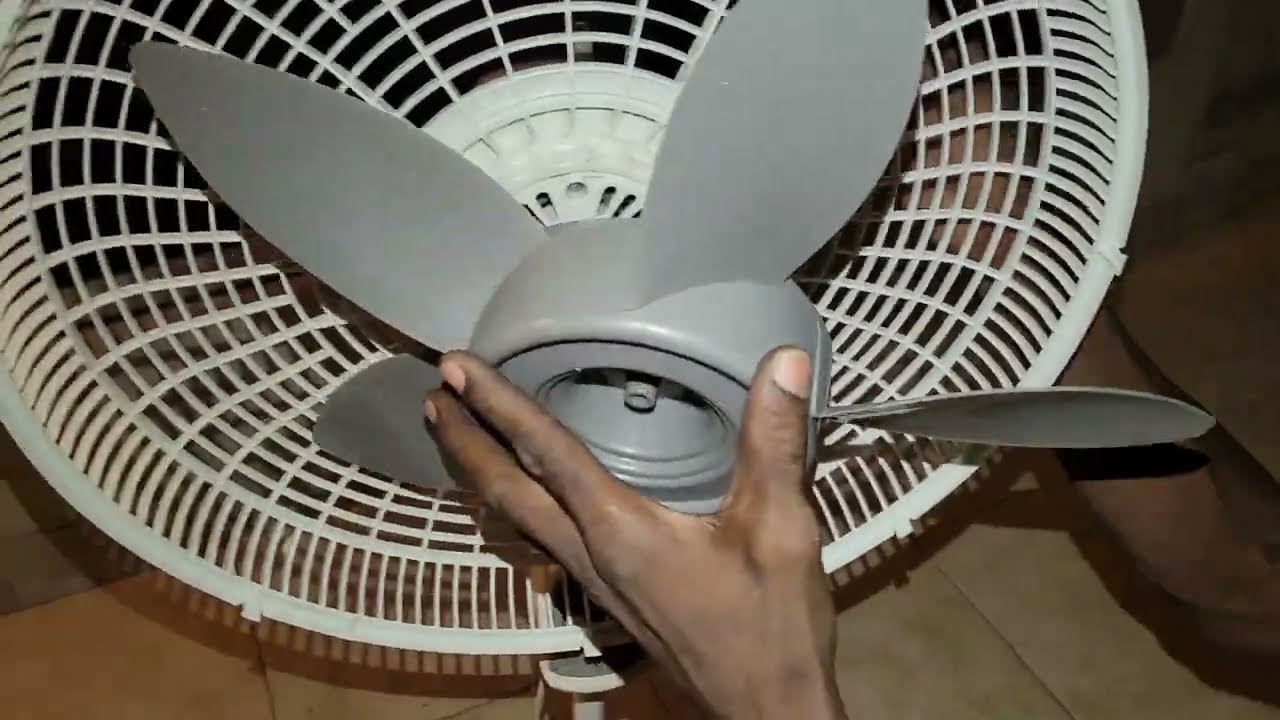How To Fix & Clean A Lasko Fan!// How To Oil A Fan So It Doesn't Make Noise!!