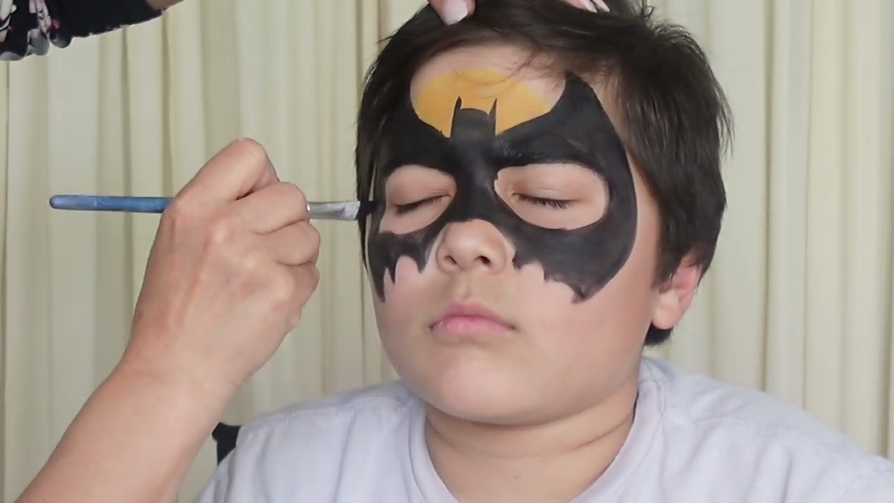 Face painting for beginners: How to face paint Batman - easy and fun design - popular at the events