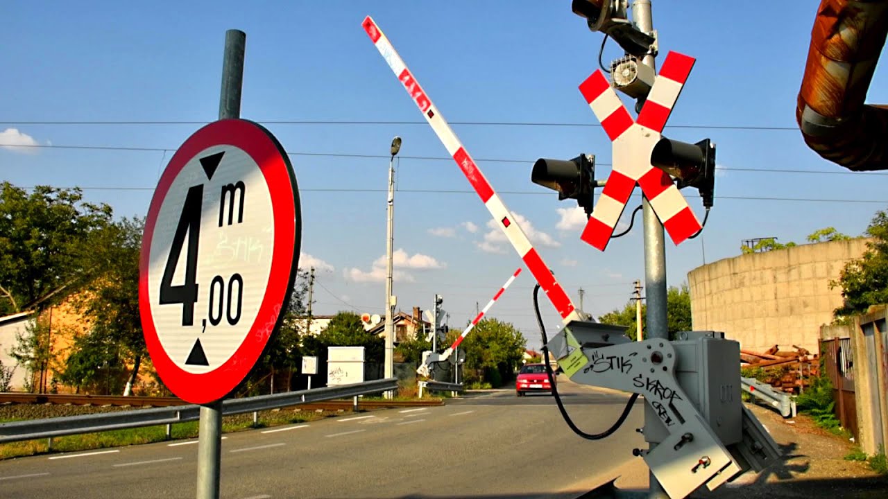 Romanian railroad crossing || Trecere de cale ferată în Romania