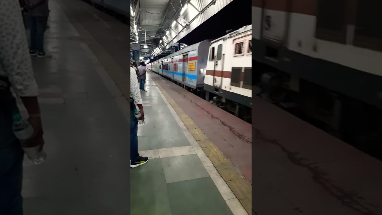 New Samleswari Express            #18006 Jagdalpur howrah Express #indianrailways #railway