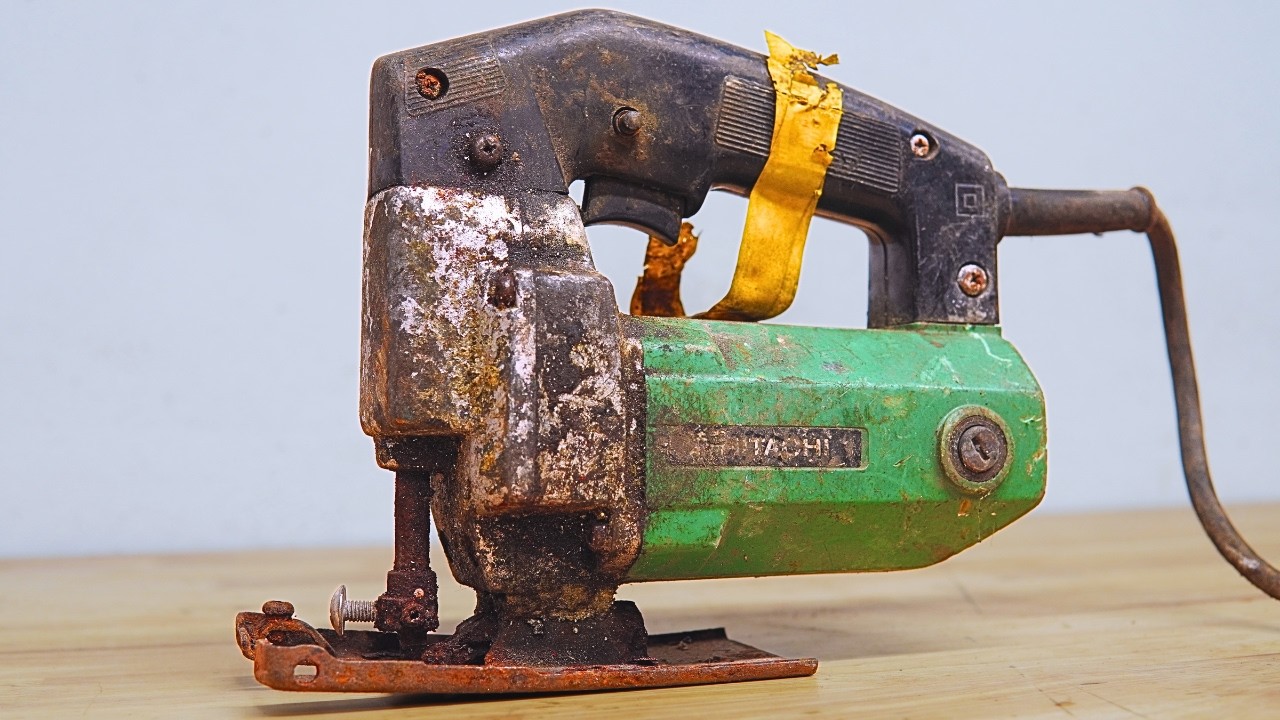 Restoration of a HITACHI CJ 60T jigsaw / Restoration meets requirements.
