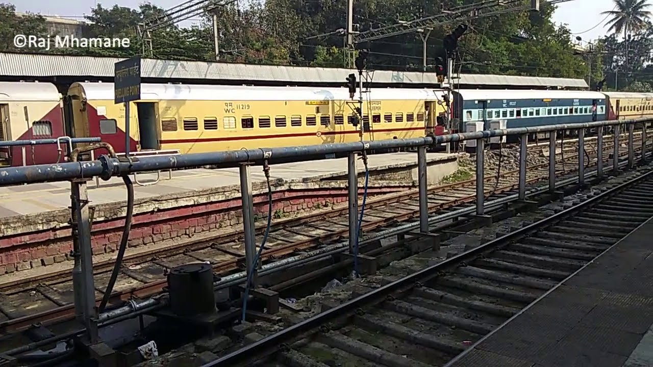 Pune Junction Railway Announcements & Train Spotings