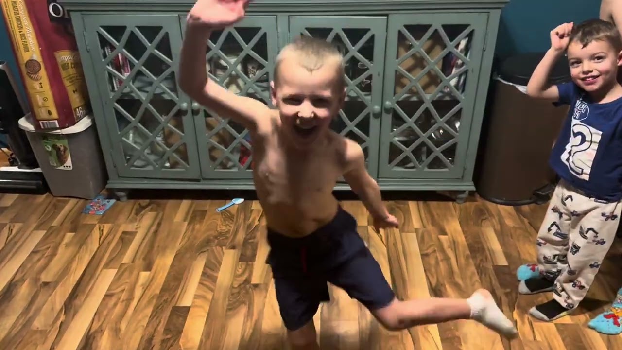 1️⃣0️⃣0️⃣ subscribers! Dance party 🪩 🕺 