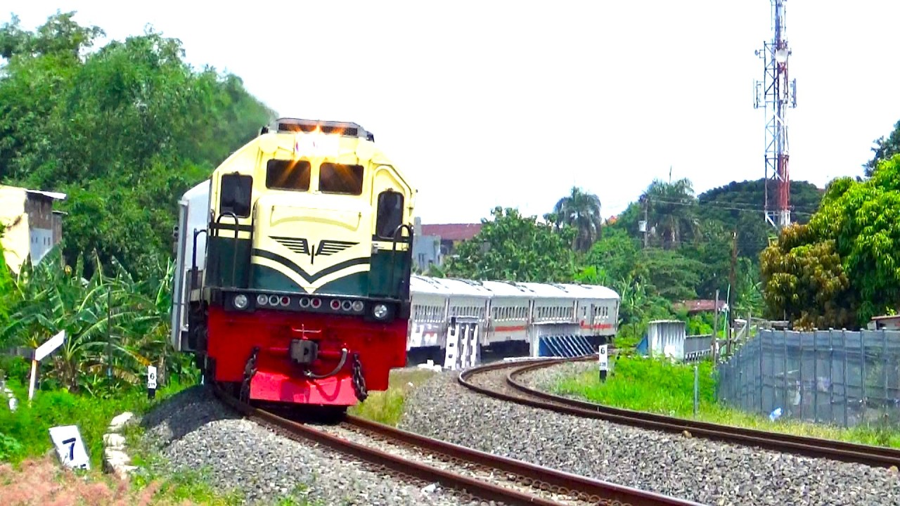 KERETA API PANJANG ‼️ LOKOMOTIF VINTAGE,RnB,WnB| TOP KOMPILASI  MENEMUKAN 8  KERETA API FULL NGEBUT