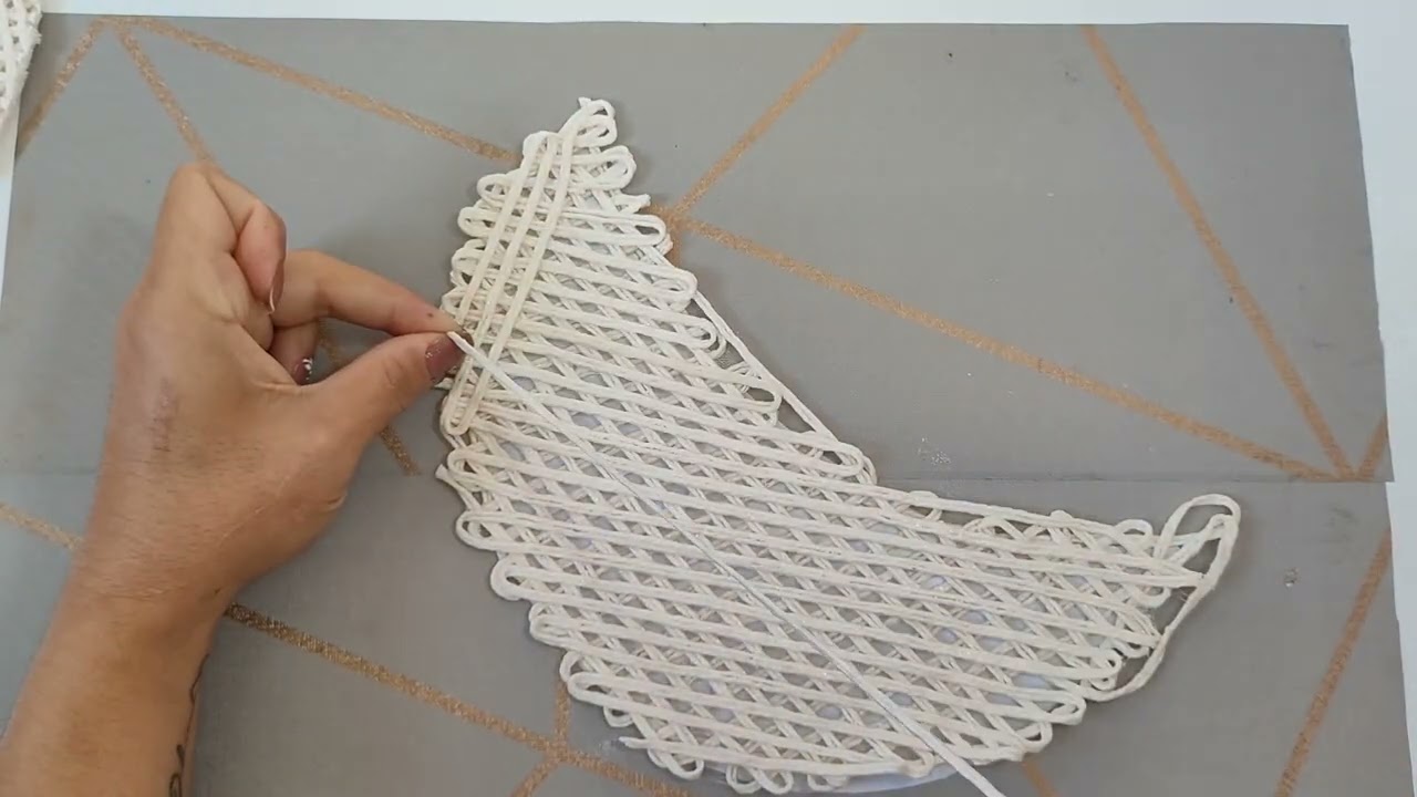 Lámpara artesanal de hilo engomado 