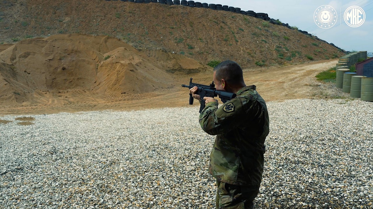 Ankara'daki Asker&icirc; Ataşeler MKE Gazi Fişek Fabrikası'nda MPT-55'le Atış Yaptı