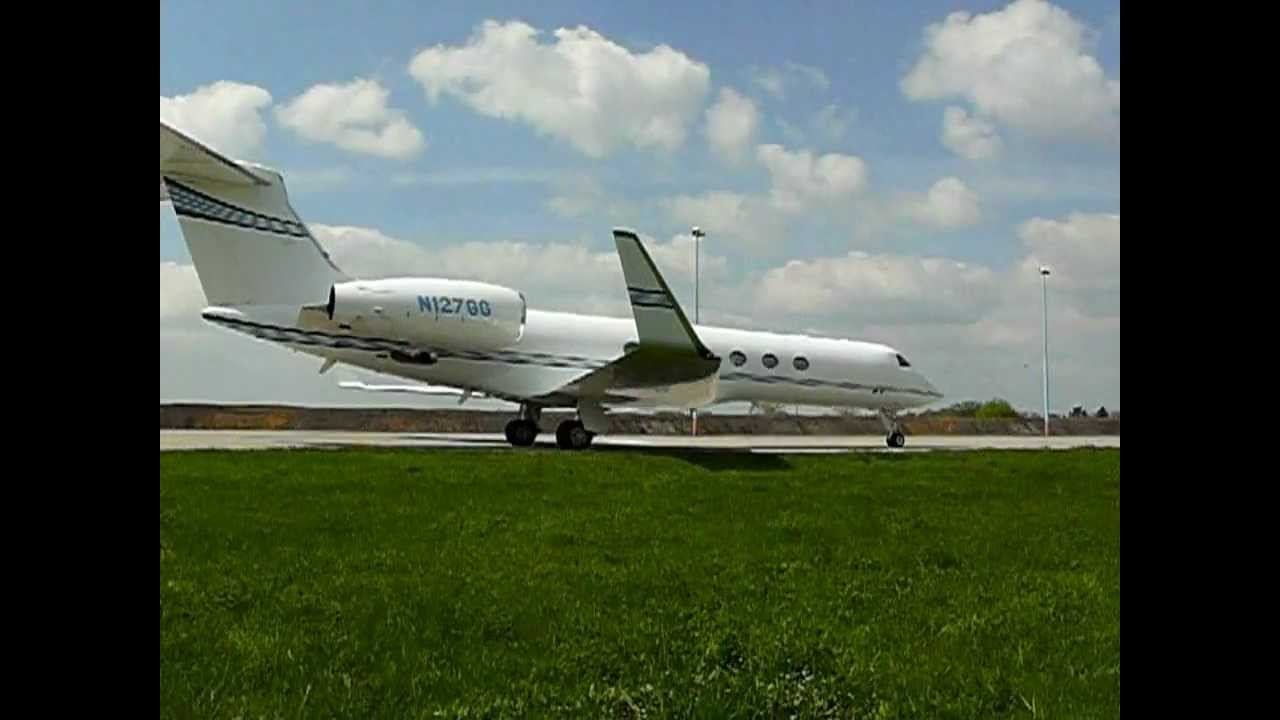Gulfstream G-V N127GG at Hradec Kralove LKHK - taxiing to stand