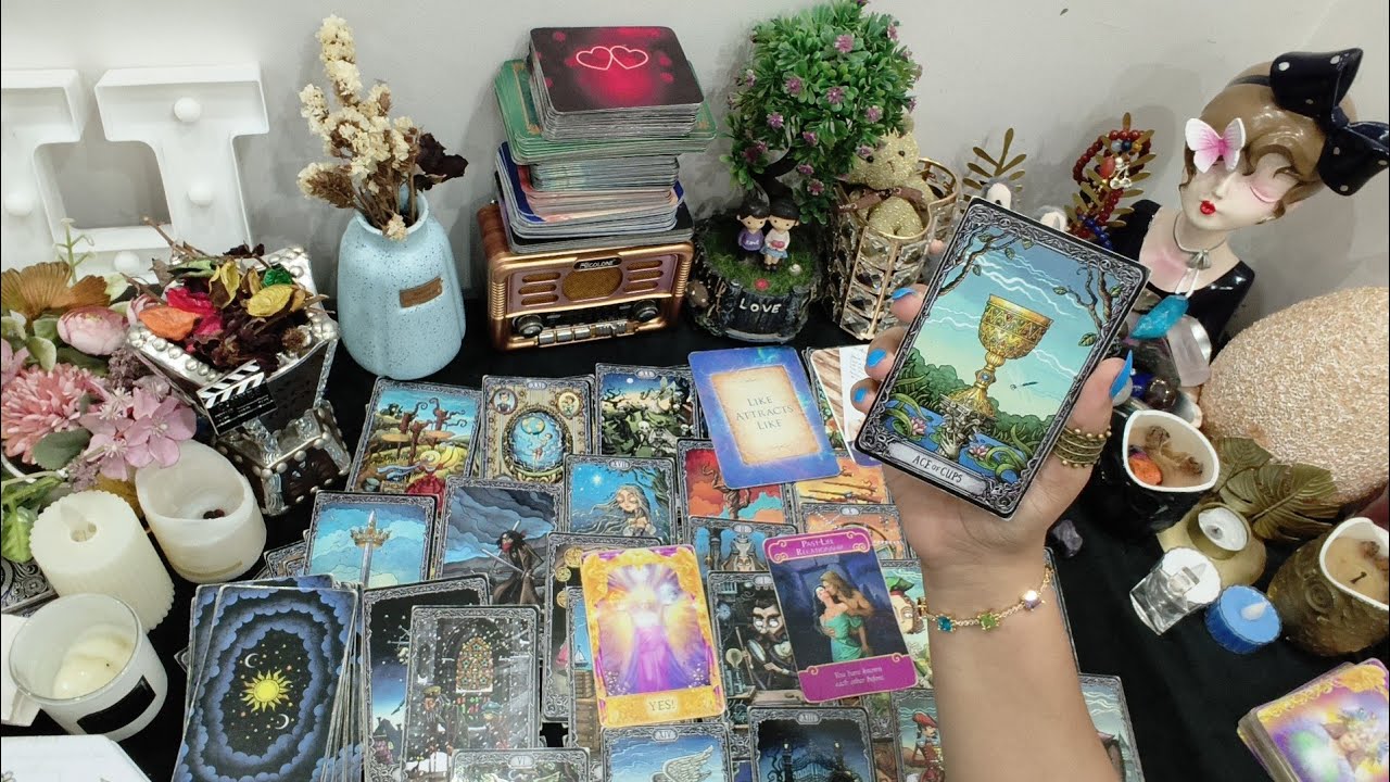 هات سمعاتك🎧اسمع لوحدك👀كيف يراك جنسيا وشخصيتك شايفها ازاى🪞تخيلاته لك بين أحضانه وفى العلاقة الحميمية🔥