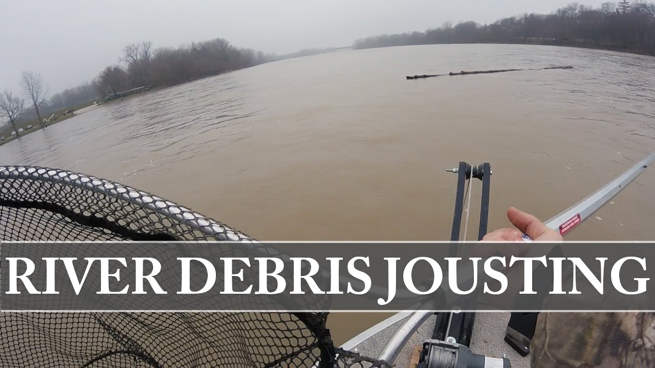 Floating log TAKES OUT my boat - Maumee River Walleye Run 2017