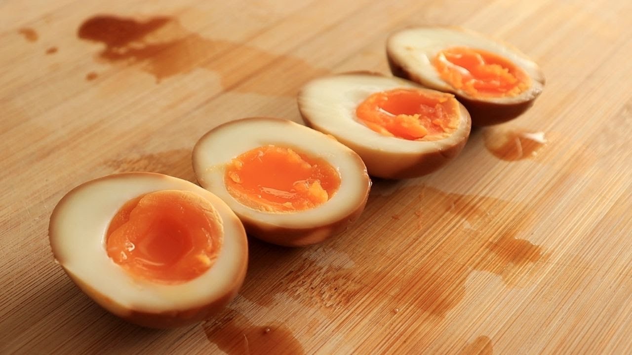 AJITAMA (味玉) | Como fazer Ovo do Lámen cozido com shoyu