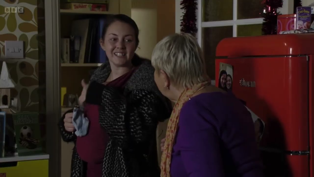 Stacey Slater 04/01/2016 (1/4)