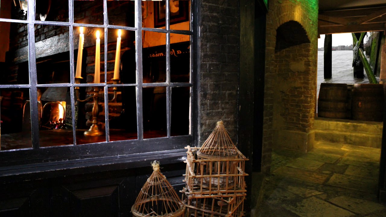Victorian ASMR - London Docks - Outside The Riverside Pub on The Watermen's Stairs