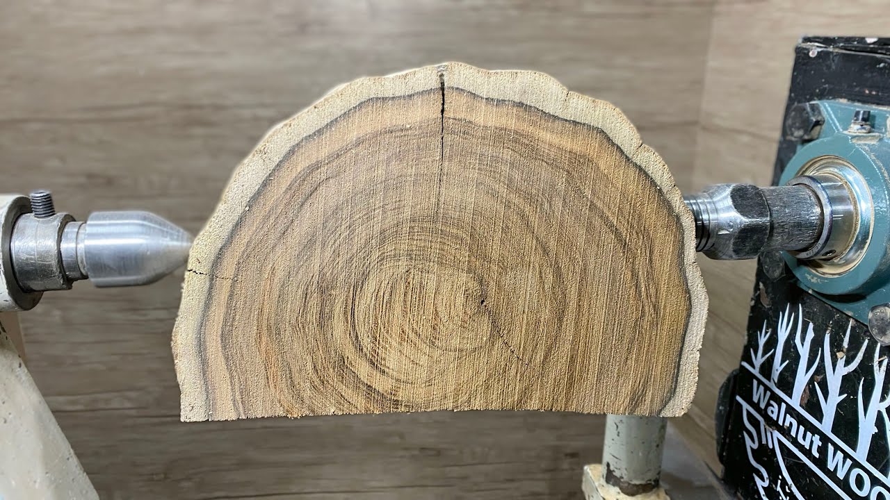 Woodturning a Stunning Bowl from a Half Black Walnut Log