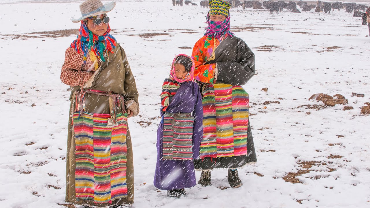 Above 5000 Meters, Nomads Daily life, The Mysterious Village In Xizang Province Of China.中國西藏省的牧民生活。