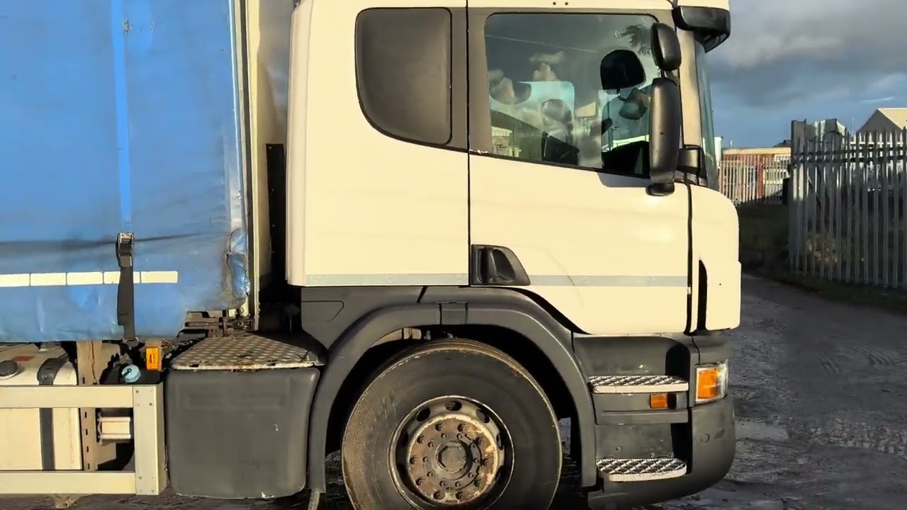 Scania P250 4x2 curtain side ML18 EKA
