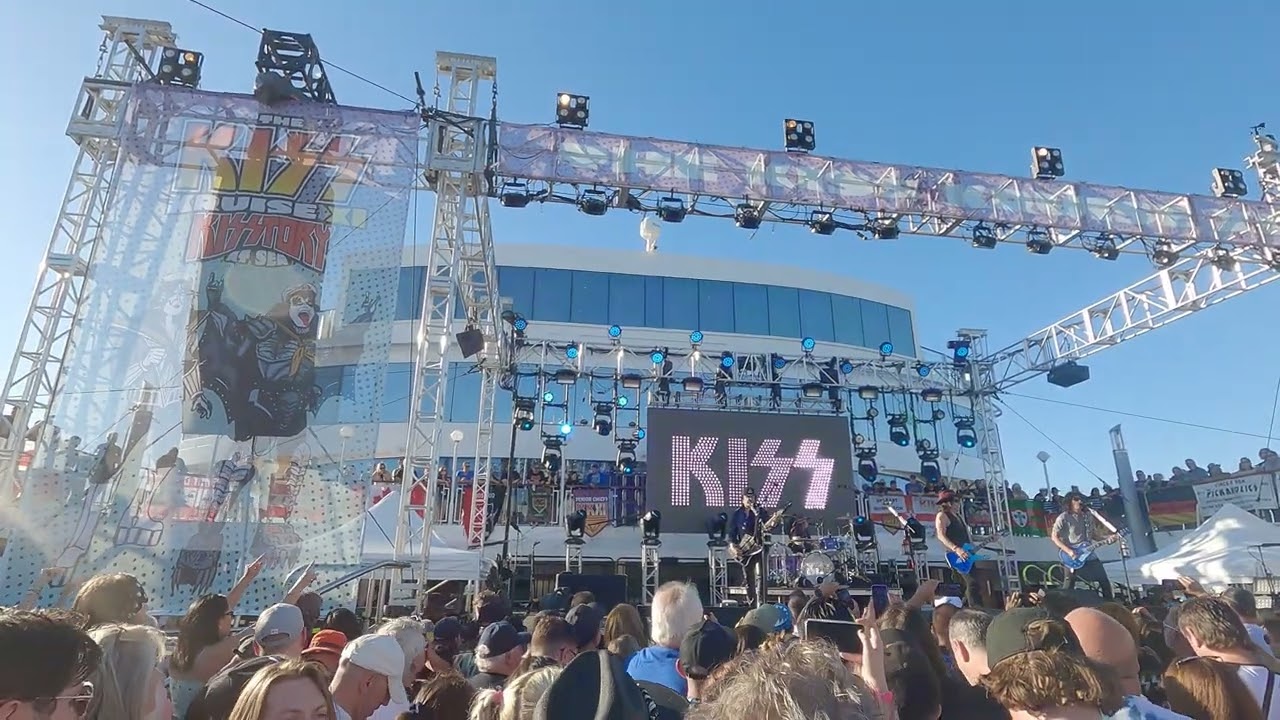 Kiss - Shock me Kiss Kruise XI unmasked show 2022