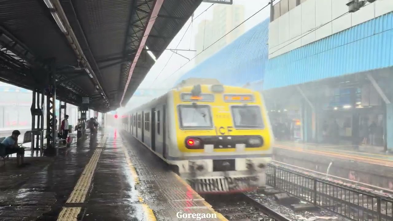 Non-Stop Mumbai Rains 🌧️ | Western Line Local Trains in Heavy Downpour