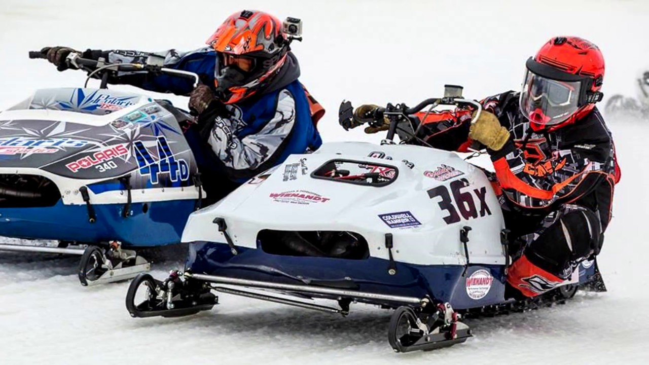 AMAZING  PICTURES OF  VINTAGES  SNOWMOBILES