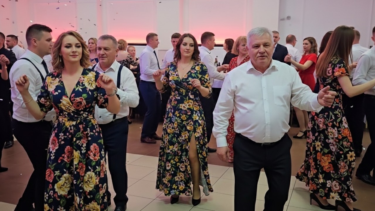 Ta Melodia Porwała Nawet Rodziców! 💞 Sala Pełna Wzruszeń i Tańca