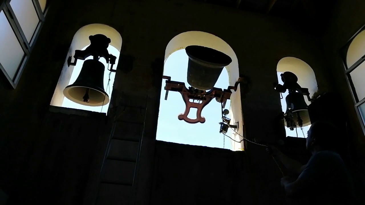 Volteo de campanas en la parroquia de Nuestra señora del Pilar. Burgos