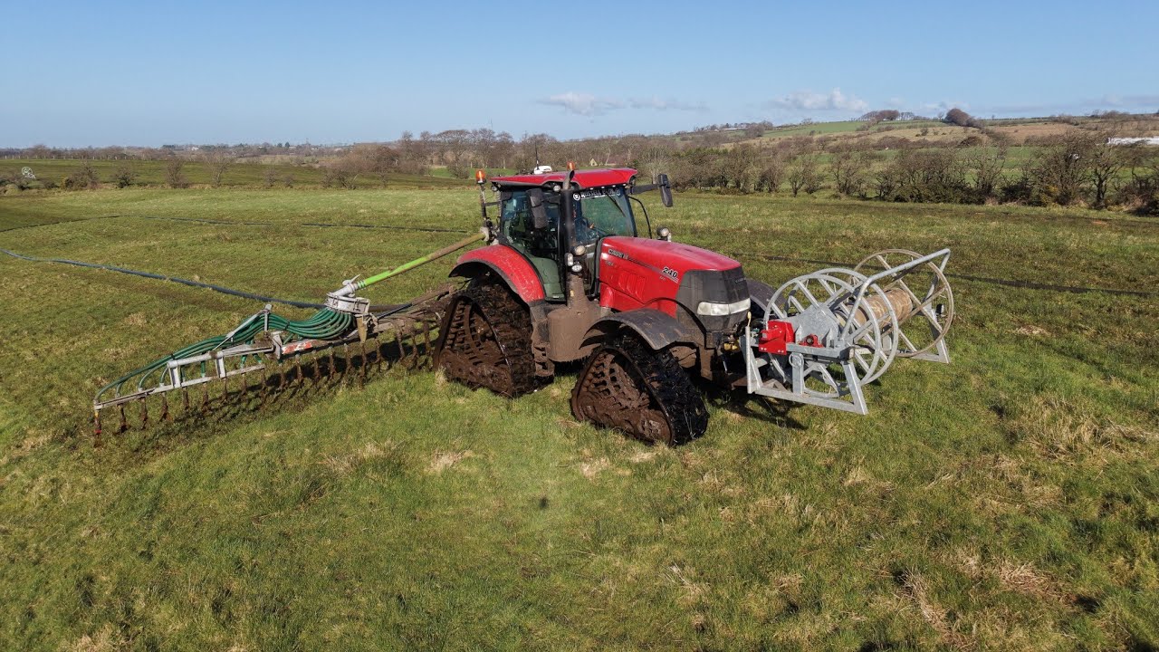 tracked  Case Puma 240 spreading slurry