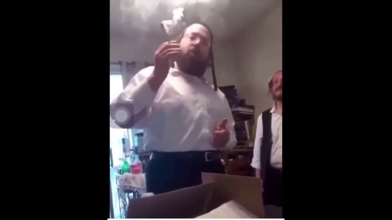 RABBI SMOKING POT