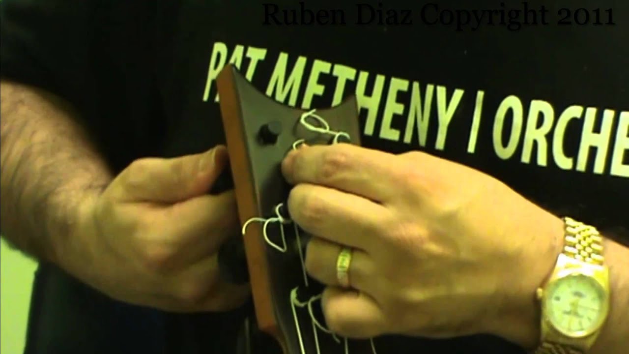 Tips About Guitars with Traditional Last Century Style Wooden-pegs & Tuning / Ruben Diaz CFG