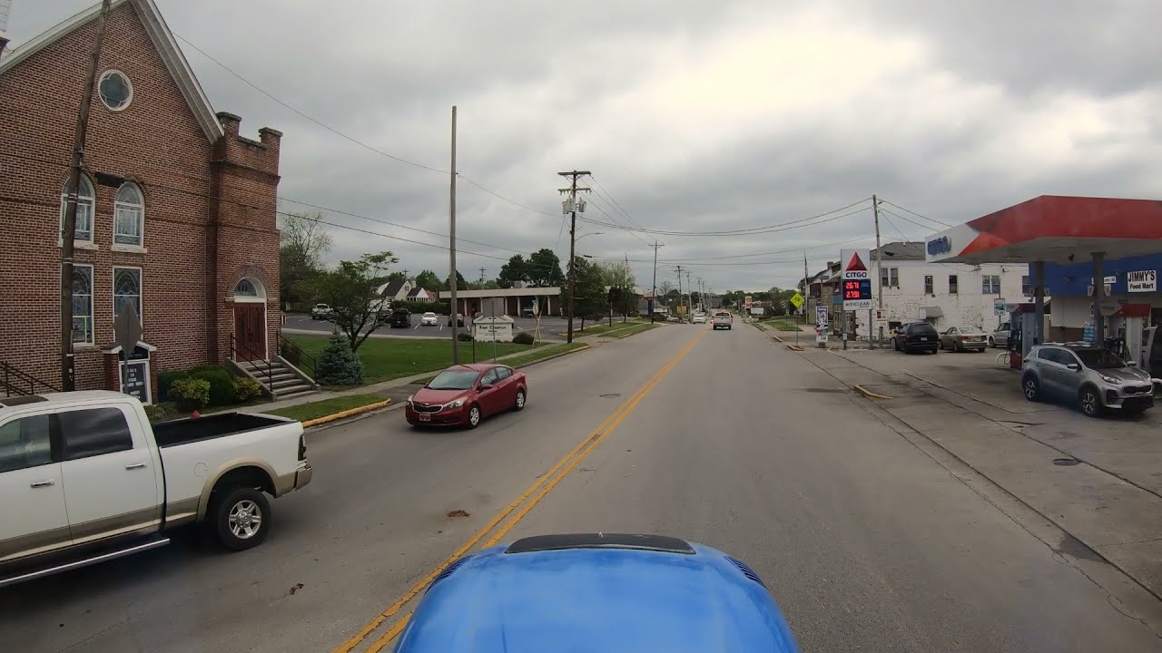 Driving a TRACTOR through BURKESVILLE, KENTUCKY  - NEW HOLLAND TG305