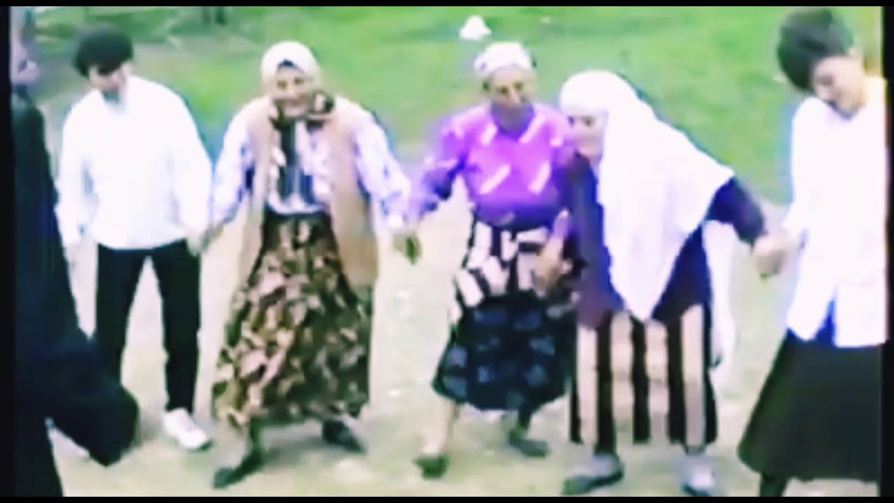 TRABZON ESKİ KÖY DÜĞÜNLERİ HERŞEY DOĞAL YAŞLI NENELERİN COŞKUSU HORONU COŞTURUYOR YIL 1980'LER MAÇKA