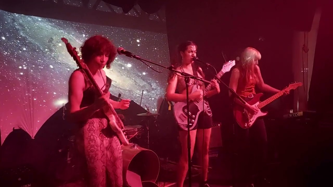 BELLA & THE BIZZARE live @ Sunny High Club, Stuttgart, Germany (11/7/25)