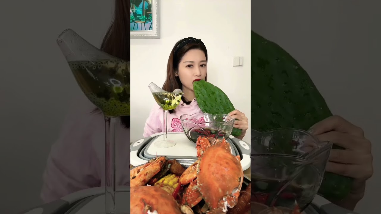 Eating cactus plant leaves ASMR | Exotic plant leaf eating sounds | #shorts #asmr #Mukhbang