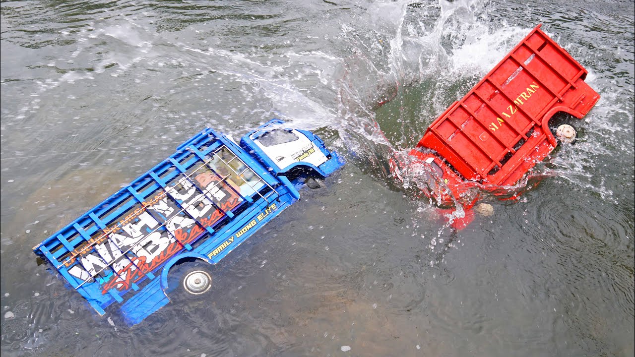 Truk Oleng AA Zafran Terjatuh Dari Jembatan Sampai Terjun Masuk Sungai