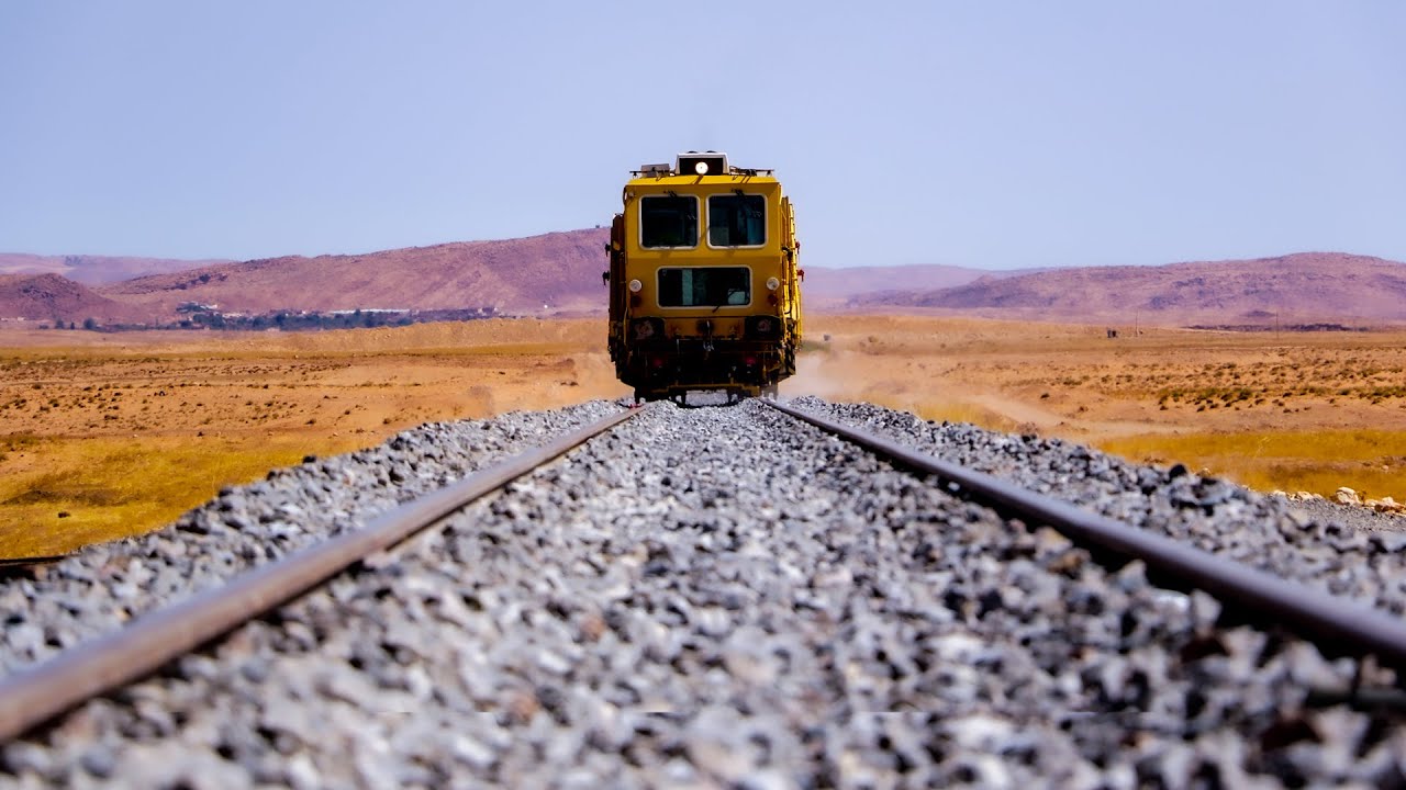 Les travaux pose de voie sur la ligne Djelfa boughezoul (cosider)
