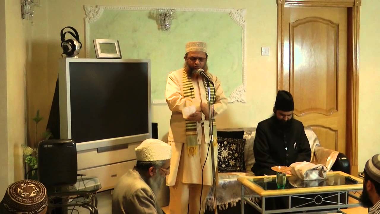Moulana Faruq Ashrafi prays a Naat Sharif at a Dars-e-Shifa gathering (No. 52)