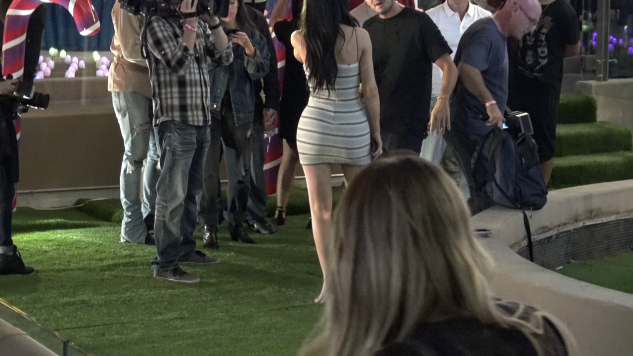 Kylie Jenner is attacked by Peta and walks off Red Carpet